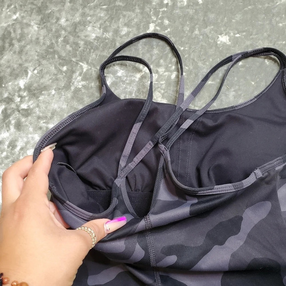 Old Navy Active Camp Tank With Built-in Bra - Picture 5 of 6